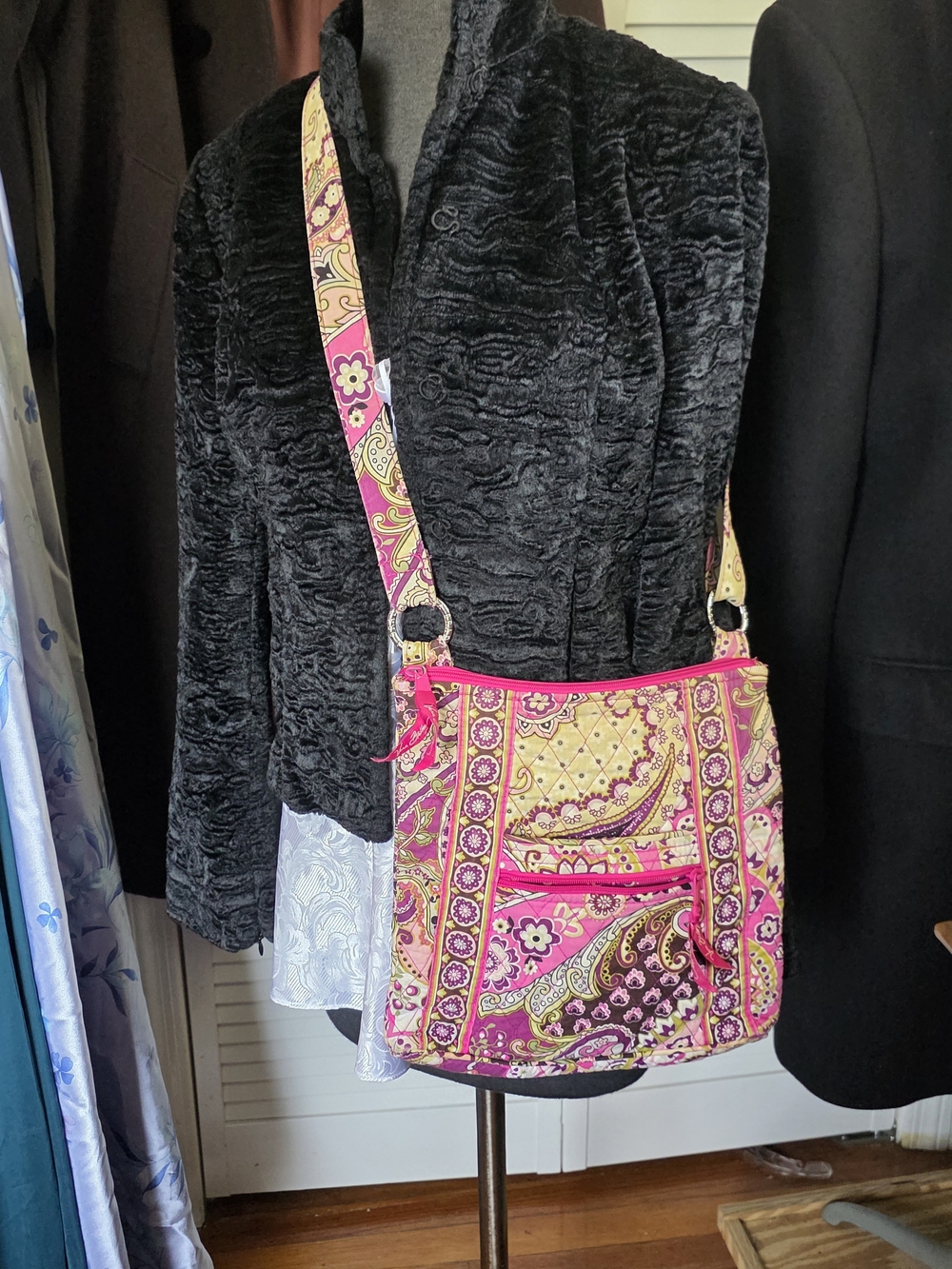Vera Bradley Classic Hipster Crossbody Bag in "Very Berry Paisley" (Retired) - Picture 13 of 16